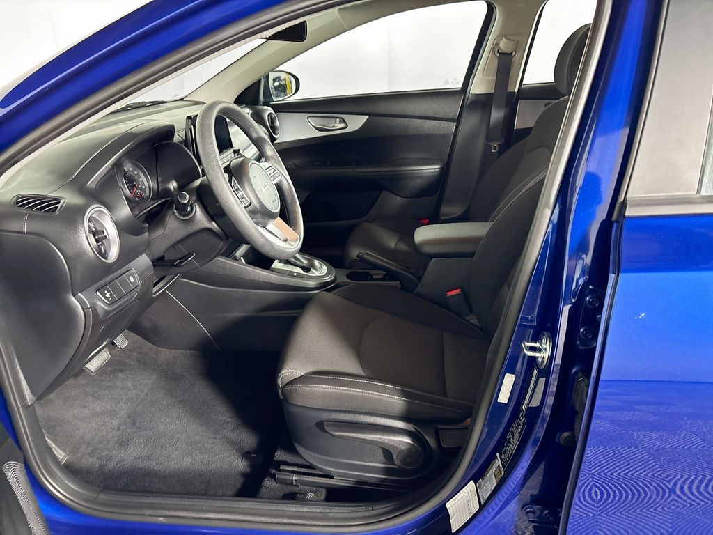 2023 Kia Forte LXS photo 11