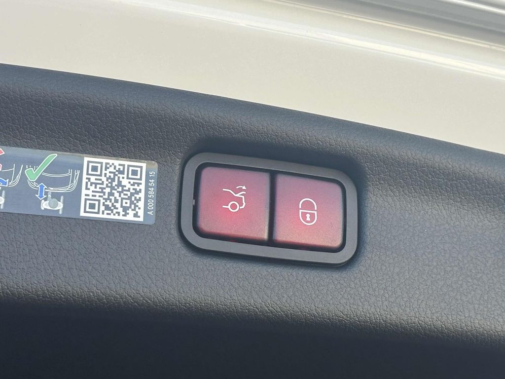 2025 Mercedes Benz C 300 photo 14