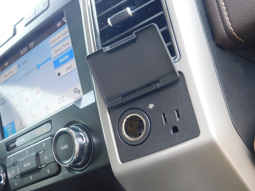 2019 Ford F-150 Lariat photo 17