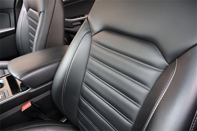 2020 Ford Edge SEL photo 4