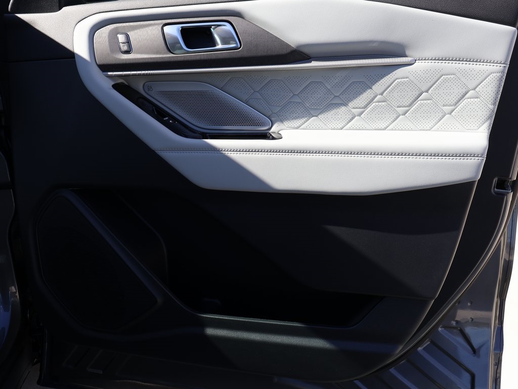 2025 Ford Explorer Platinum photo 8