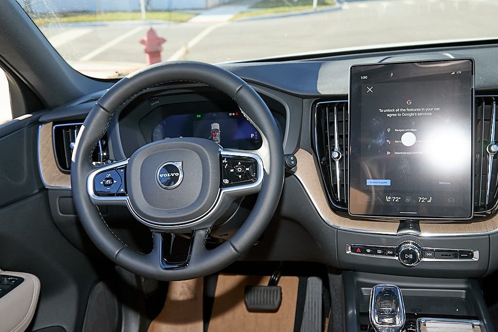 2026 VOLVO XC60 - Image 22