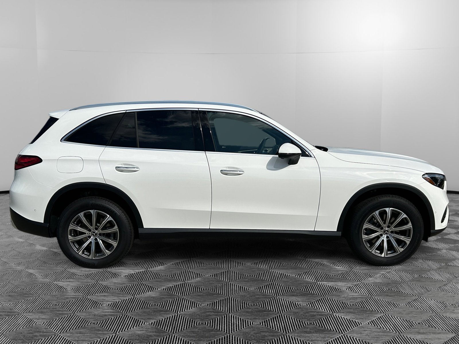 2025 Mercedes Benz GLC 300 4MATIC photo 5