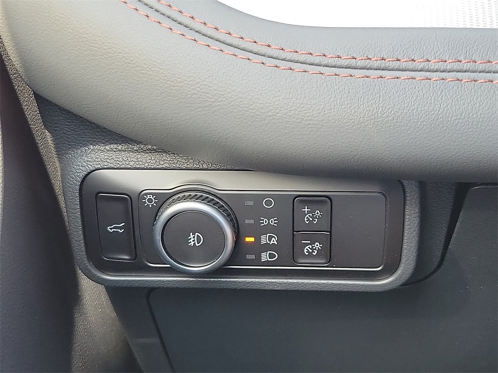 2025 Ford Explorer photo 14