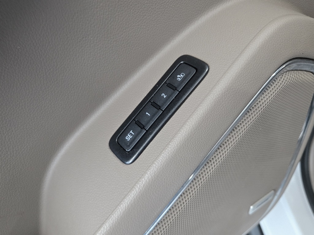 2017 Chevrolet Suburban Premier photo 27