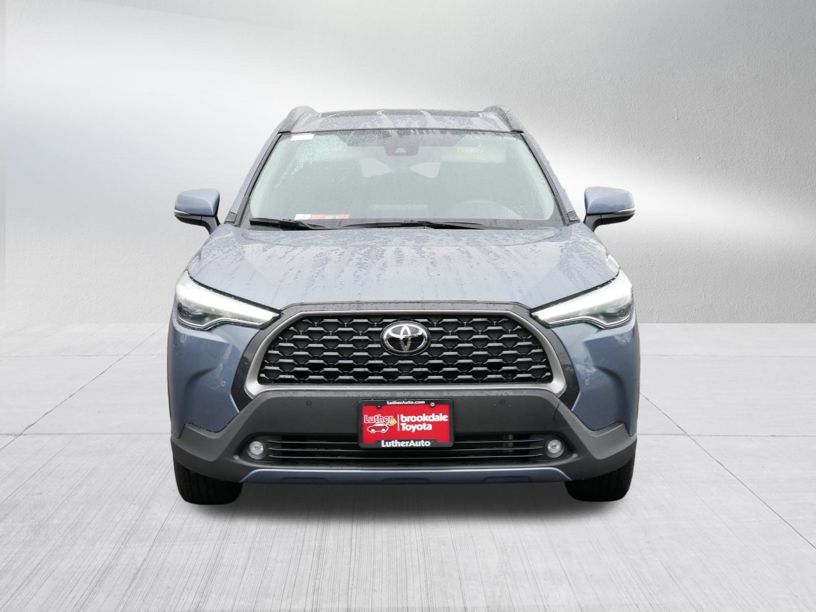Certified 2022 Toyota Corolla Cross XLE with VIN 7MUDAABGXNV031555 for sale in Brooklyn Center, Minnesota