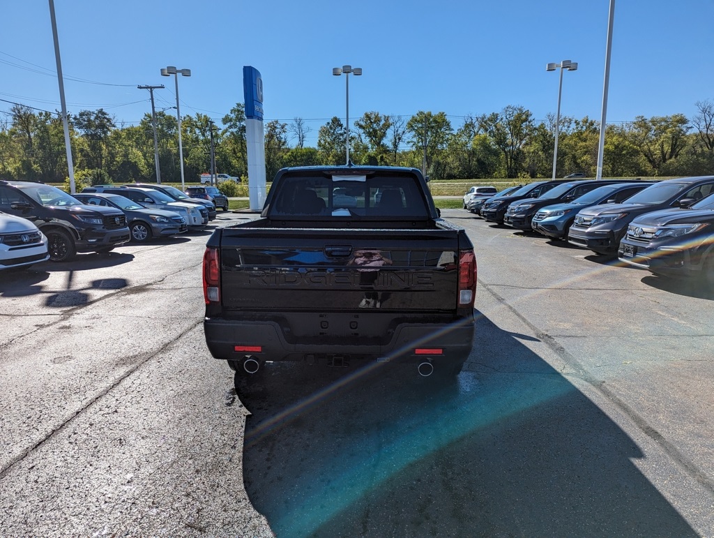 2026 Honda Ridgeline Black Edition photo 3