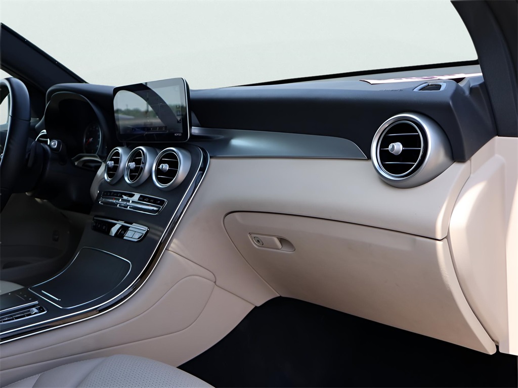 2022 Mercedes Benz GLC 300 Coupe 4MATIC photo 11