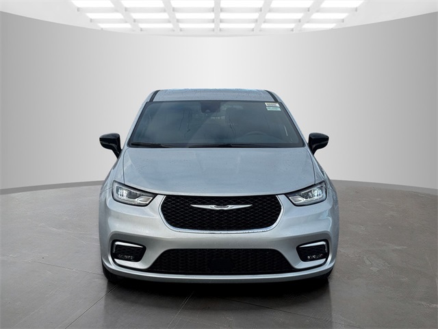 2026 Chrysler Pacifica photo 2