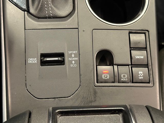 2023 Toyota Highlander LE photo 22