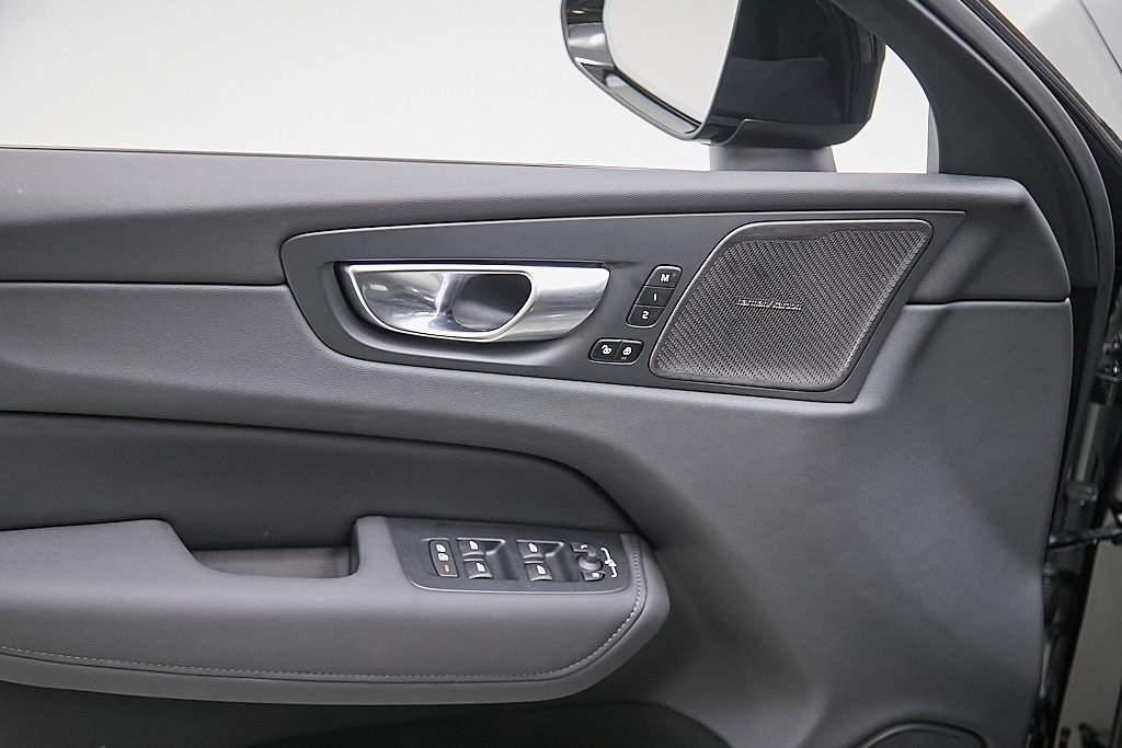 2026 VOLVO XC60 - Image 10