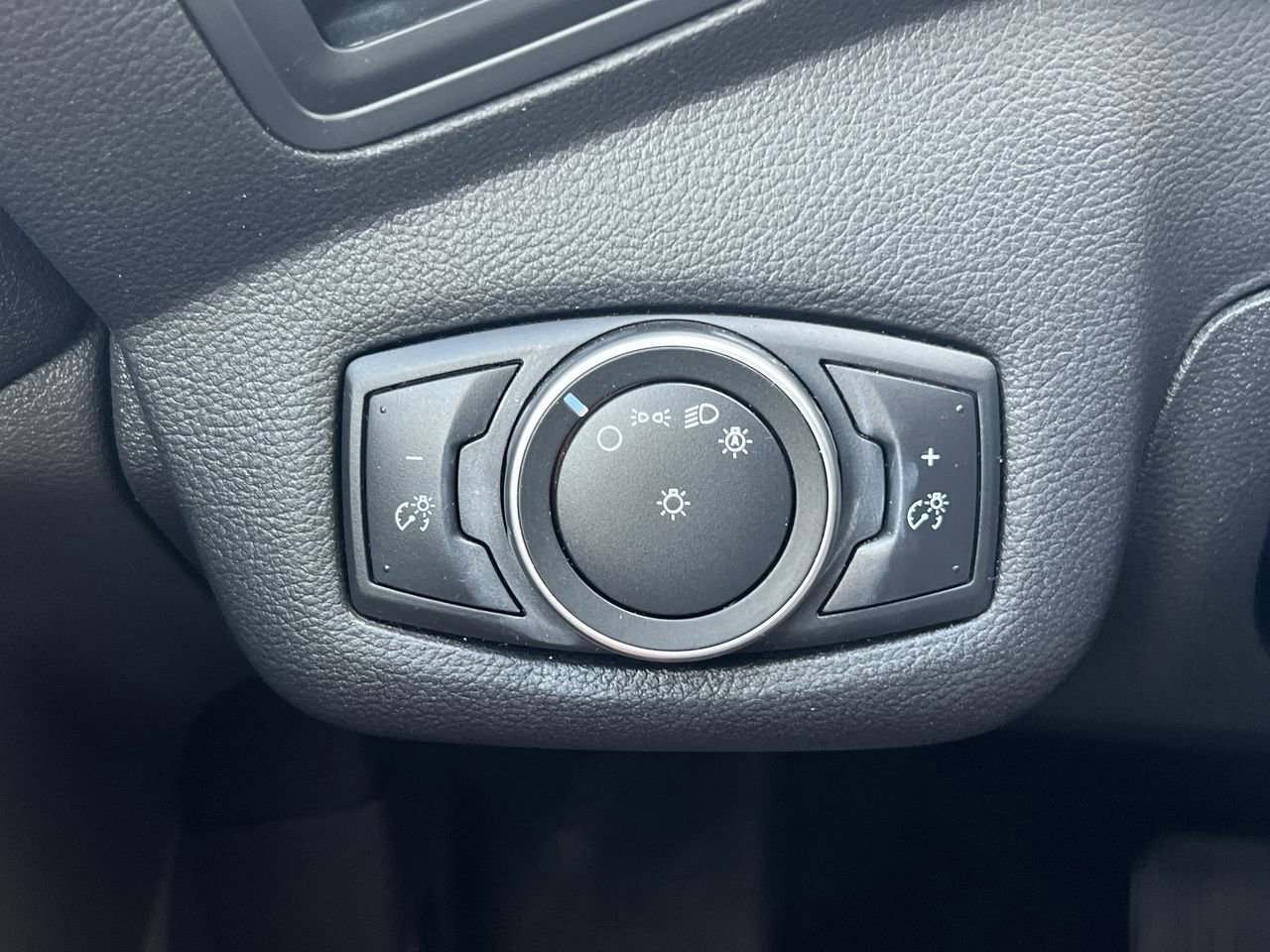 2017 Ford C-Max Hybrid SE photo 22