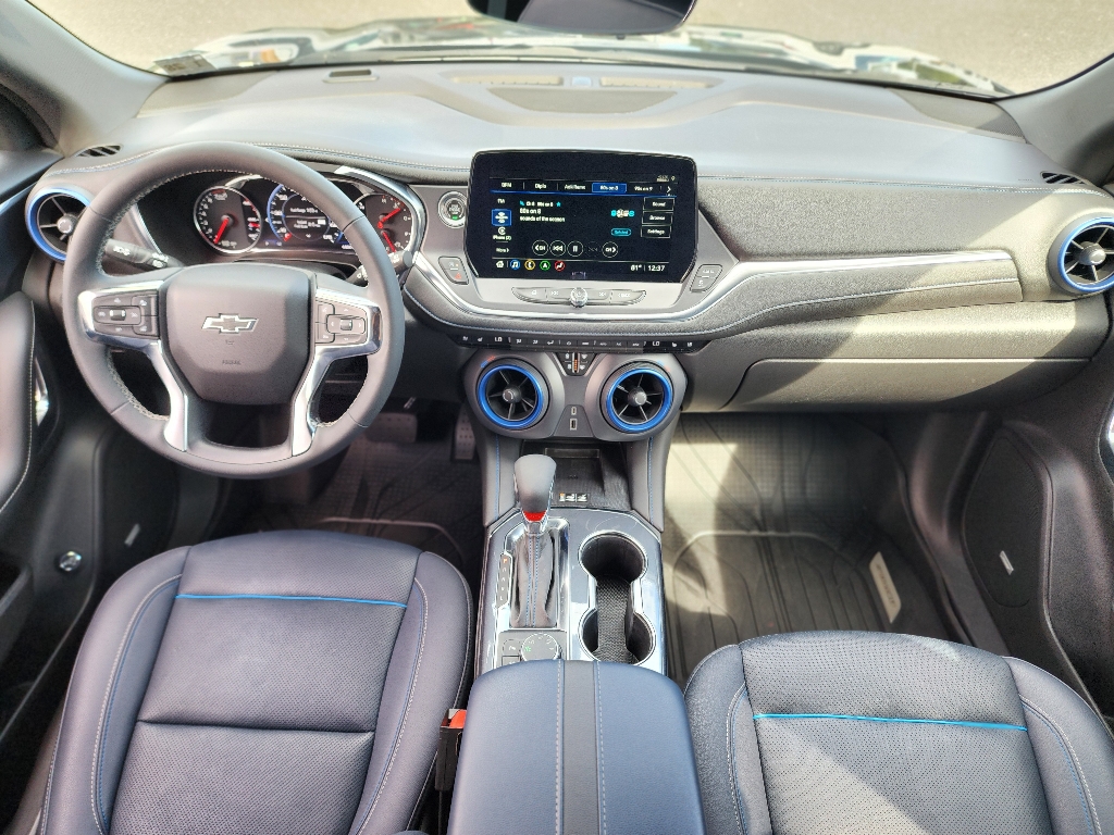 2023 Chevrolet Blazer RS photo 2