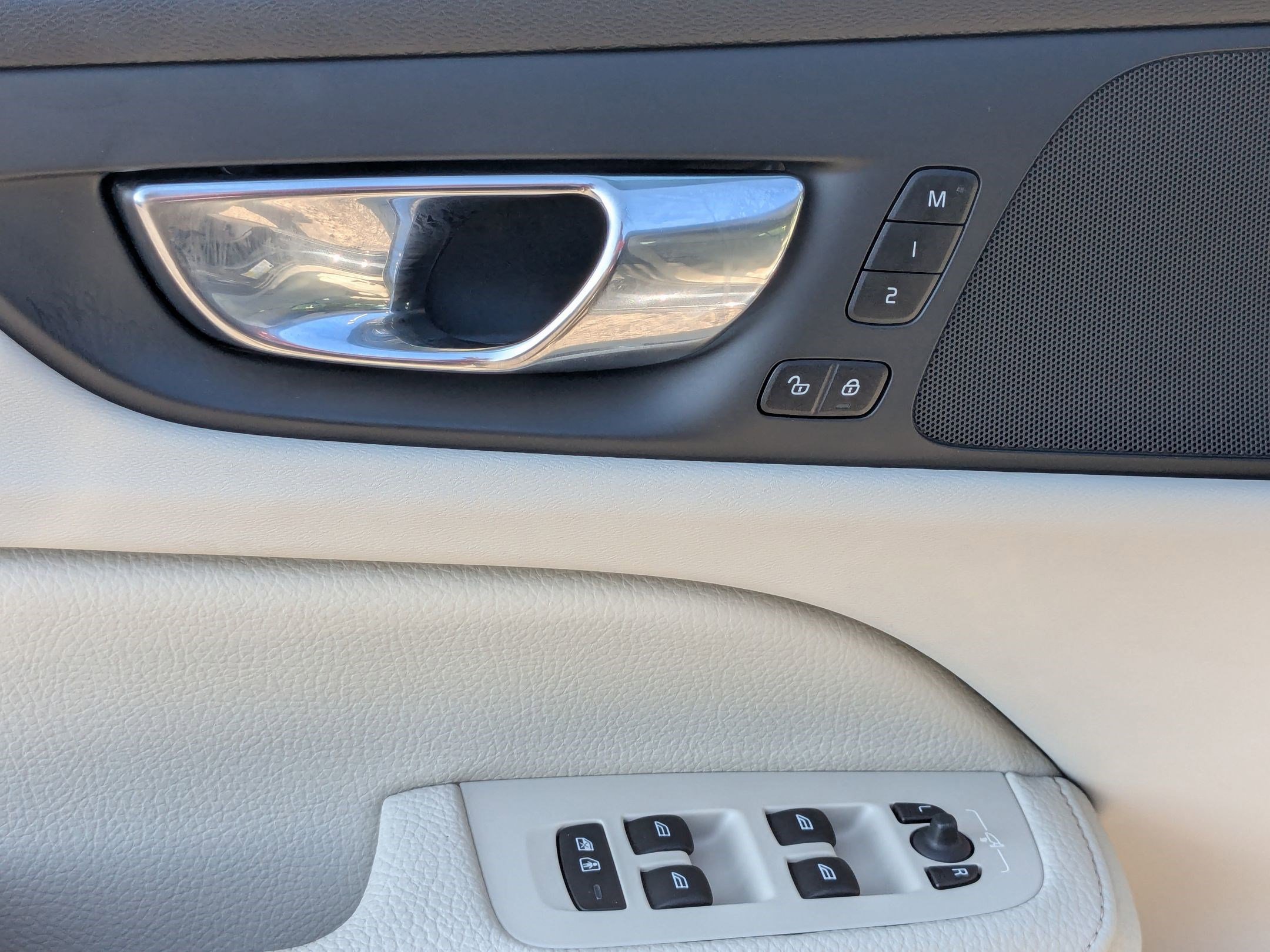 2021 Volvo S60 Momentum photo 11