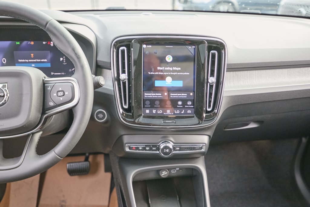 2026 VOLVO XC40 - Image 26