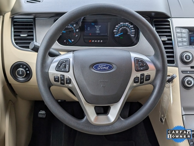 2017 Ford Taurus SE photo 17