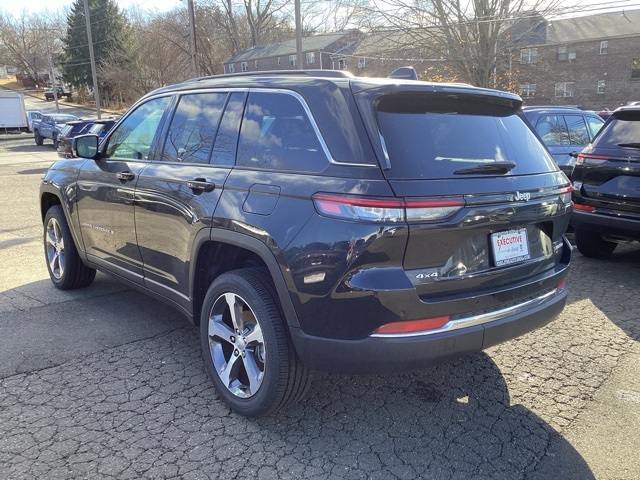 2025 Jeep Grand Cherokee Limited photo 2