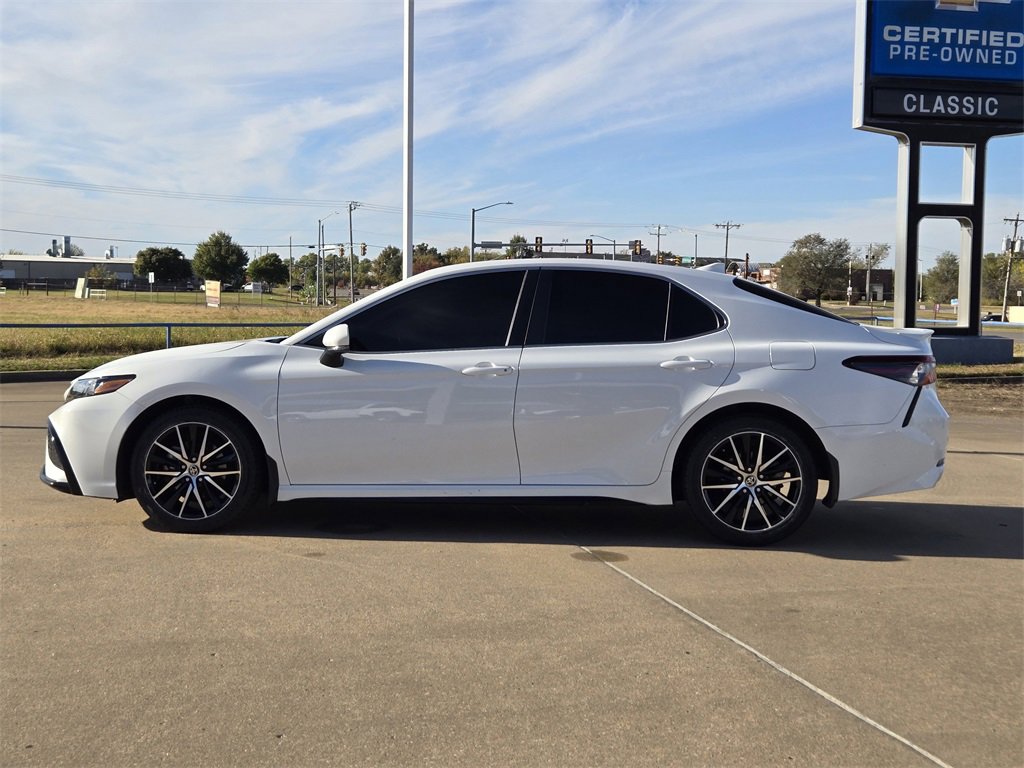 2023 Toyota Camry SE photo 2