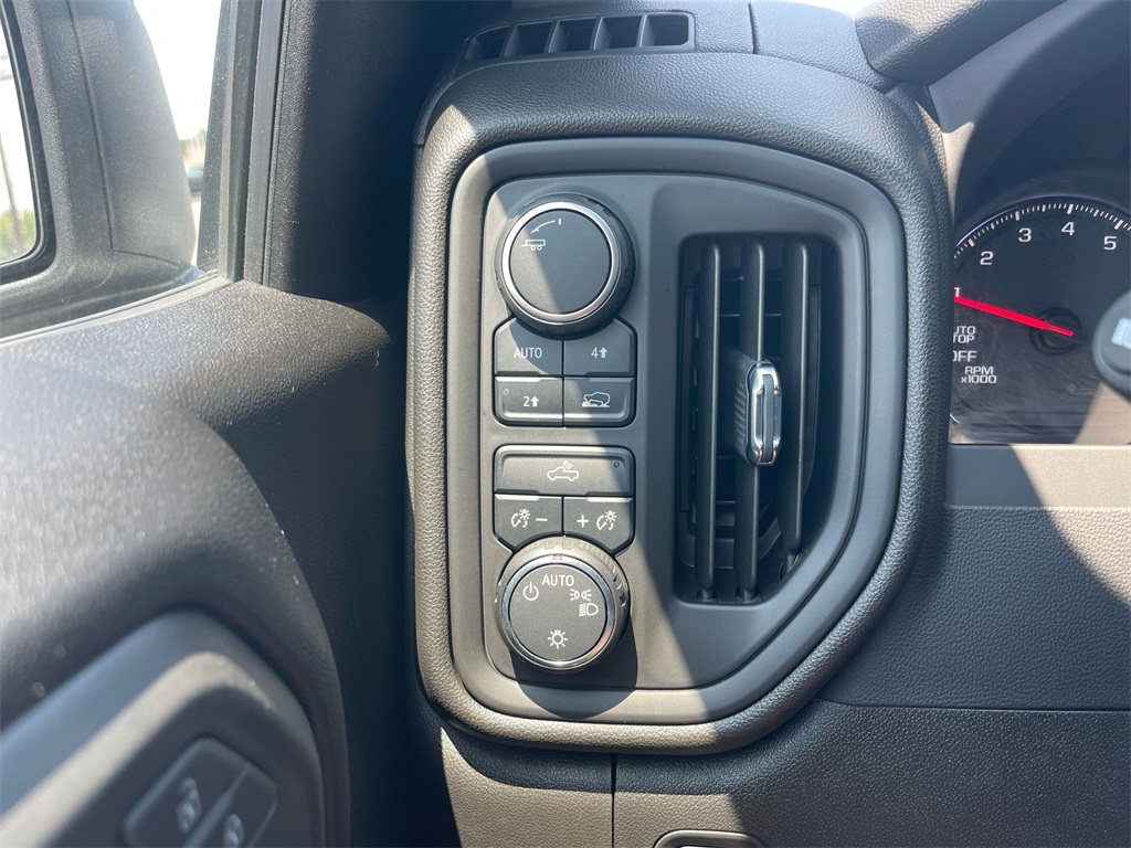 2022 Chevrolet Silverado 1500 Custom photo 18