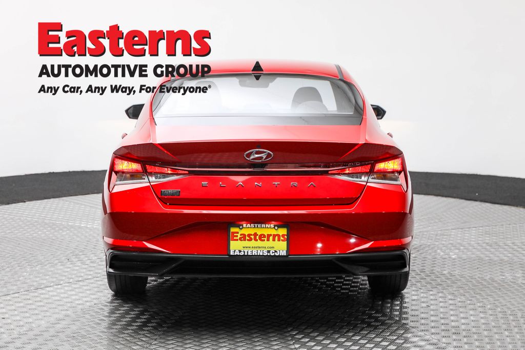 2022 Hyundai Elantra SEL Convenience photo 6