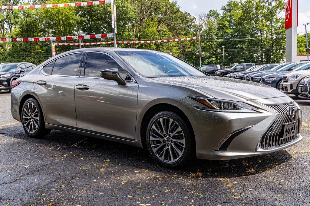 2020 Lexus ES 350's photo
