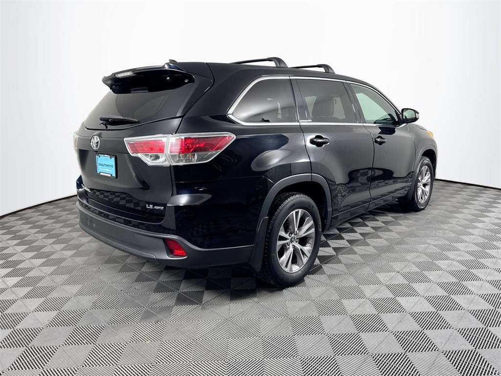 2016 Toyota Highlander LE Plus photo 11