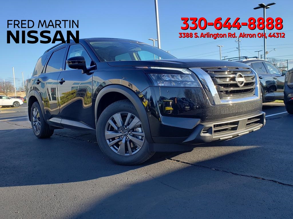 2025 Nissan Pathfinder SV's photo