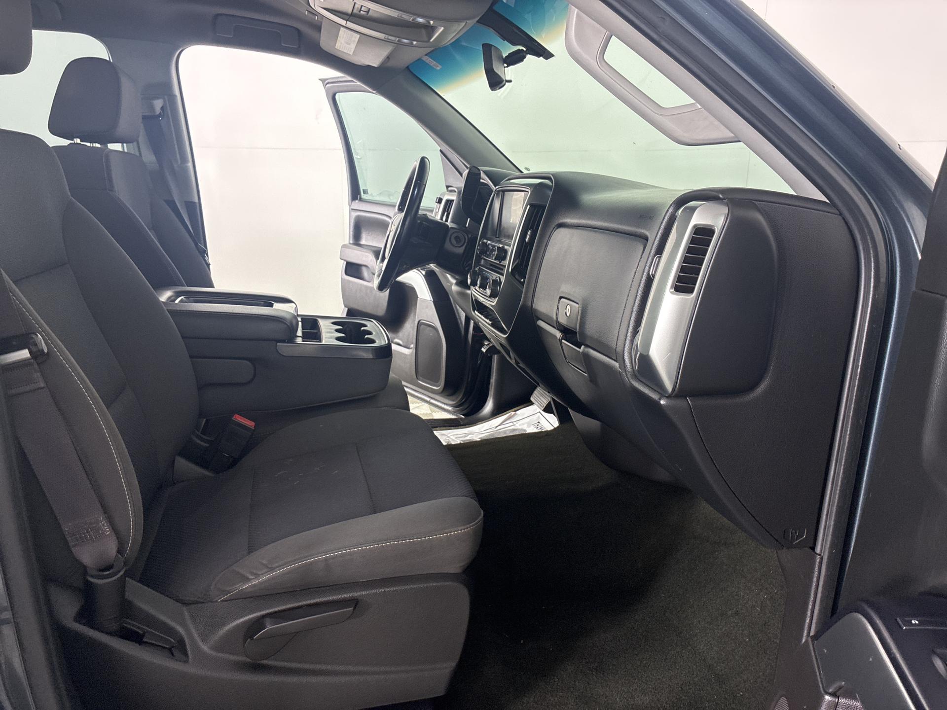 2017 Chevrolet Silverado 1500 LT photo 16