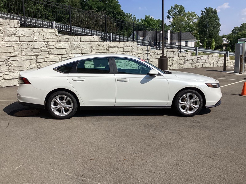 2023 Honda Accord LX photo 7