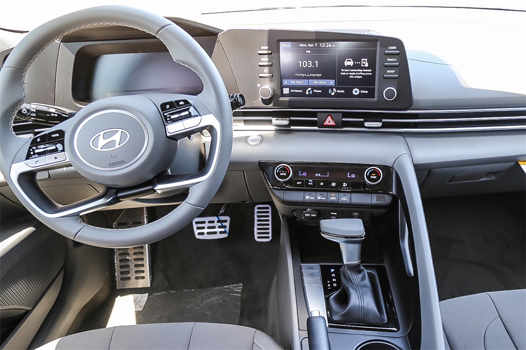 2025 Hyundai Elantra SEL Sport photo 12