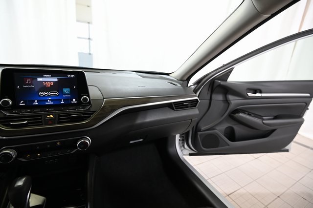 2023 Nissan Altima 2.5 SV photo 25