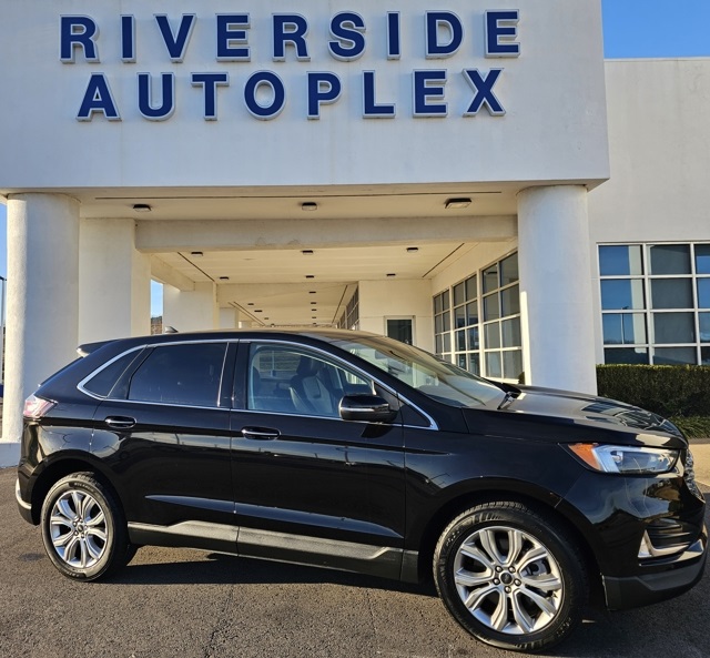 2023 Ford Edge Titanium's photo