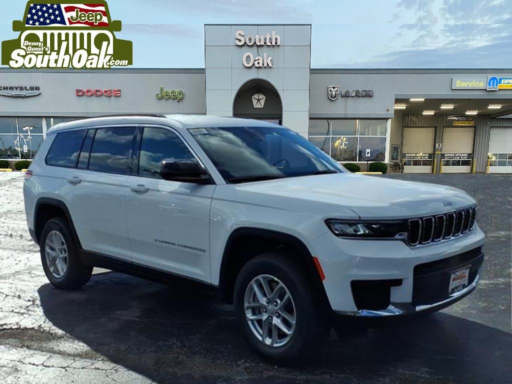 2025 Jeep Grand Cherokee L Laredo's photo