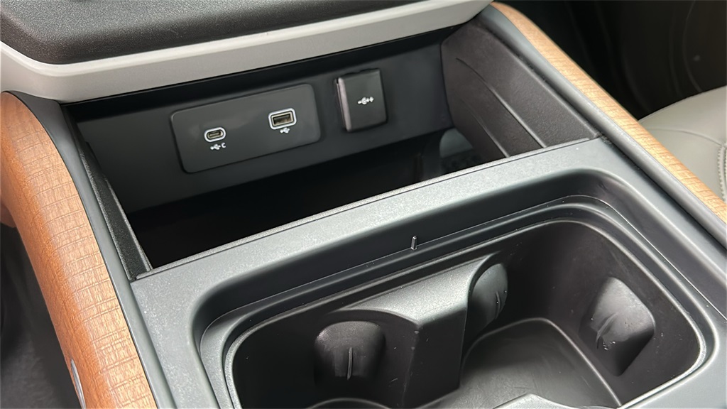 2023 Land Rover Defender 110 SE photo 20