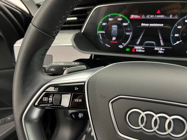 2022 Audi e-tron Premium photo 23