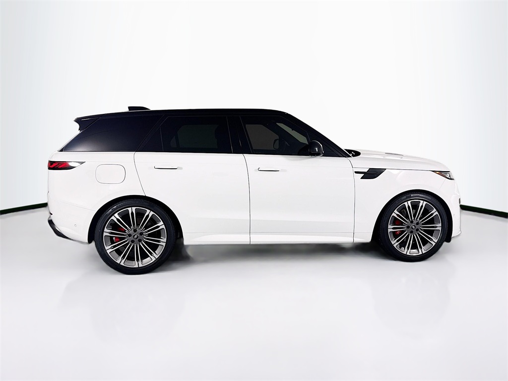 2025 Land Rover Range Rover Sport SE photo 4