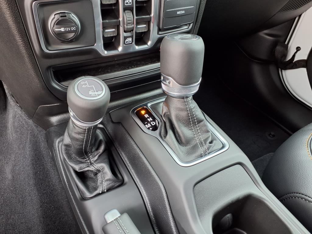 2025 Jeep Wrangler Sahara photo 14