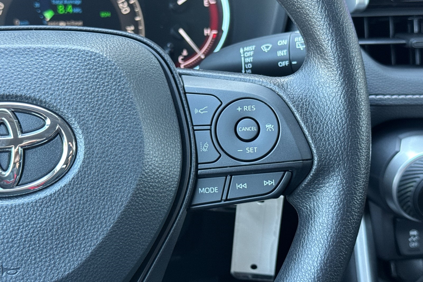 2025 Toyota RAV4 LE photo 25