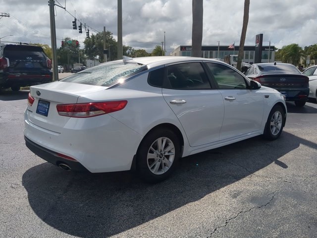 2018 Kia Optima LX photo 3