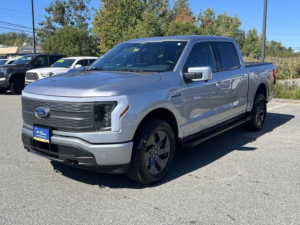 2022 Ford F-150 Lightning Lariat photo 3