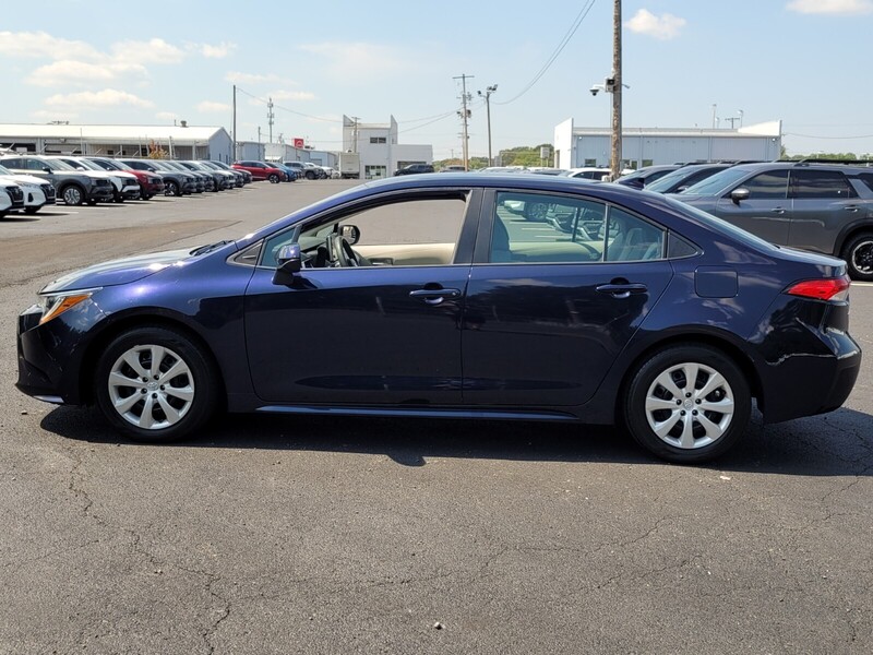 2021 Toyota Corolla LE photo 6