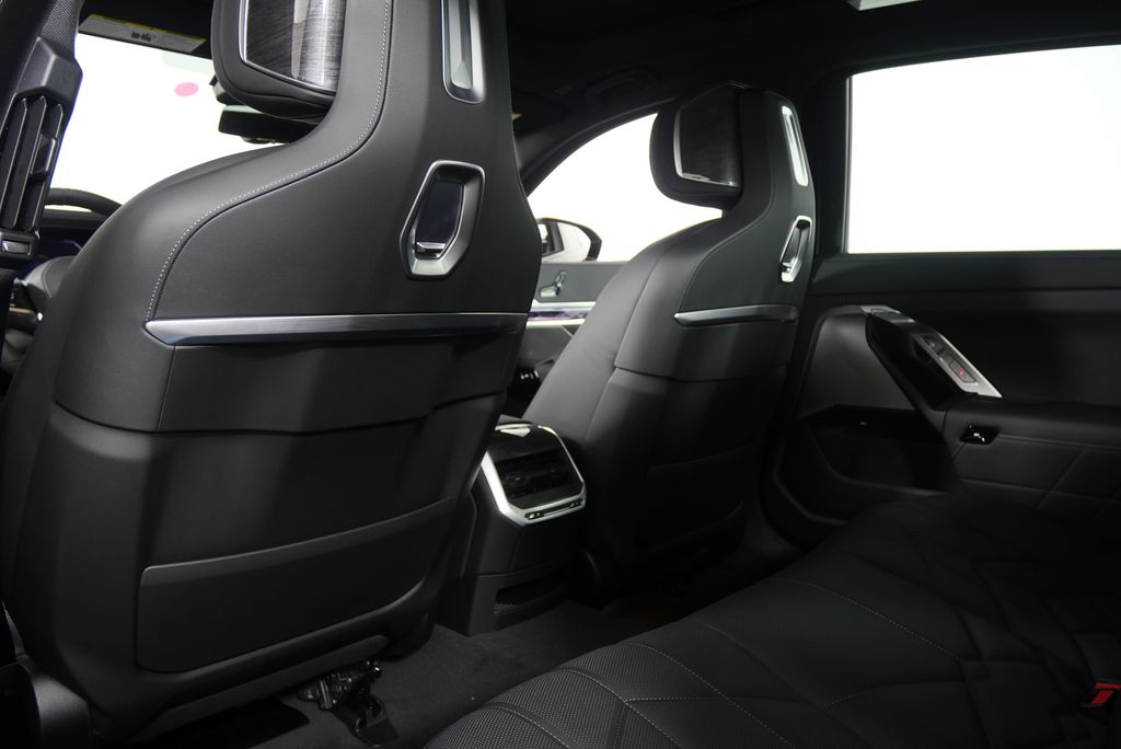 2025 Bmw 740i photo 16