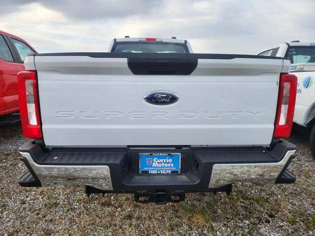 2023 Ford F-350 XL photo 3