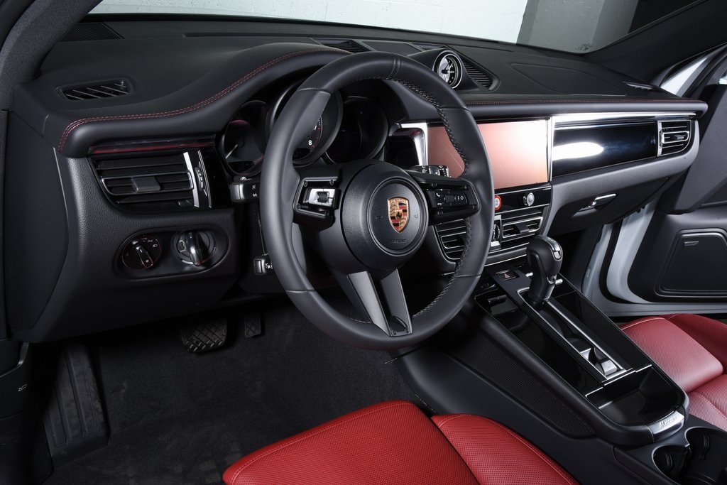 2026 Porsche Macan T photo 4