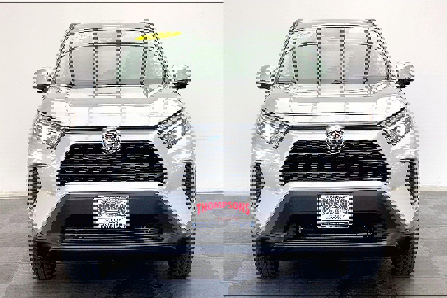 2022 Toyota RAV4 XLE photo 2