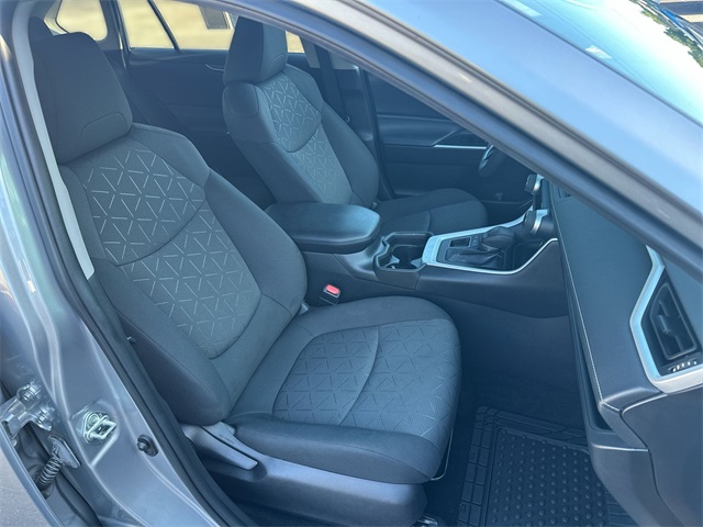 2021 Toyota RAV4 XLE photo 27