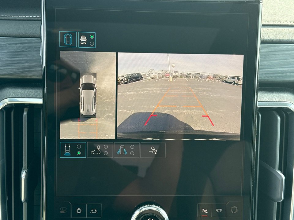 2025 GMC ACADIA - Image 24