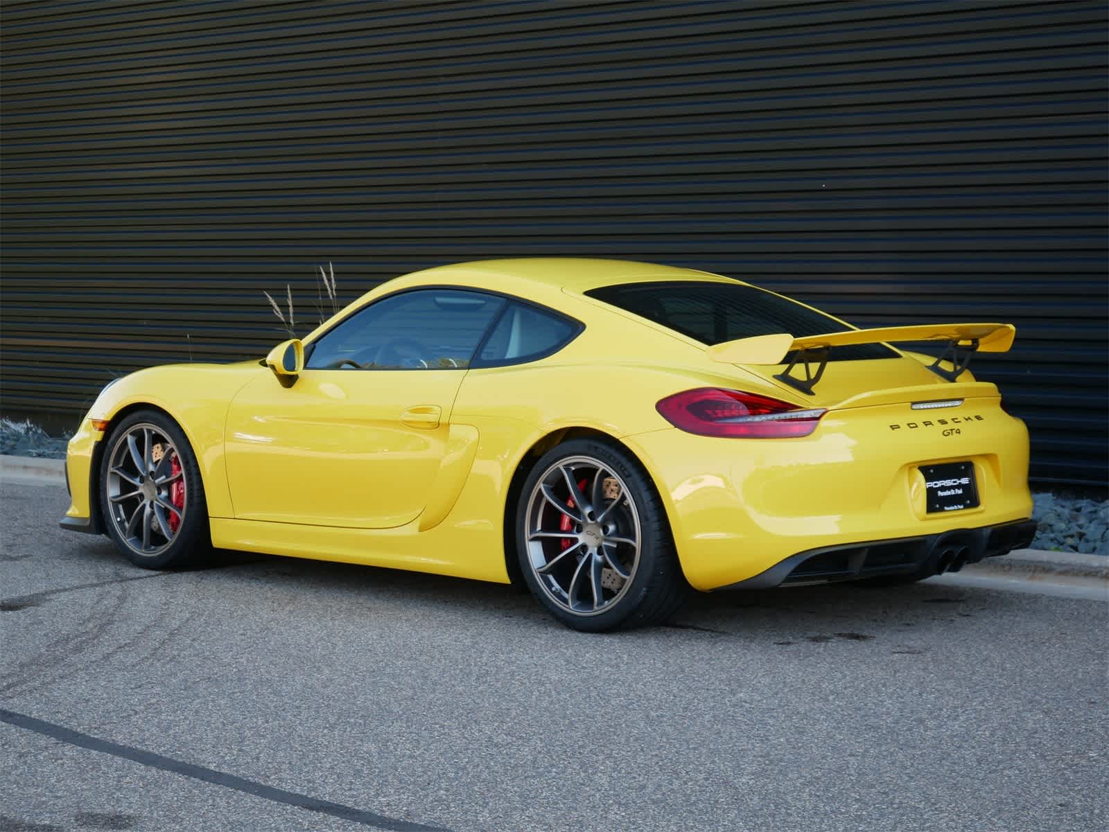 2016 Porsche Cayman GT4 photo 3