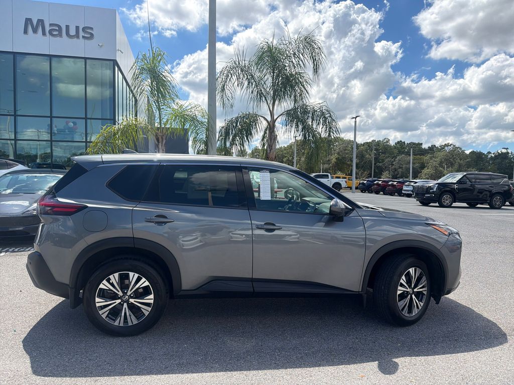 2021 Nissan Rogue SV photo 8