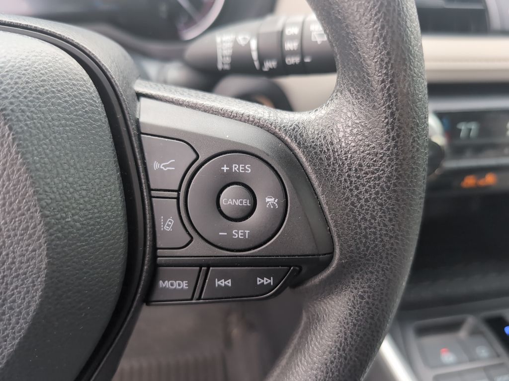 2023 Toyota RAV4 XLE photo 19